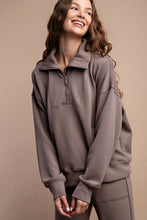 Load image into Gallery viewer, Effortless Essential Scuba Pullover - Mocha
