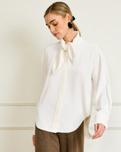 Load image into Gallery viewer, Farum Tied Blouse
